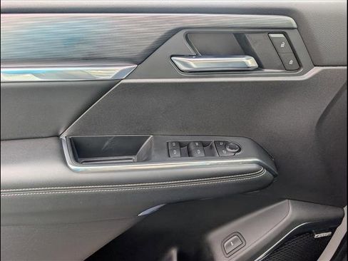 Used 2025 GMC Acadia Elevation image 14