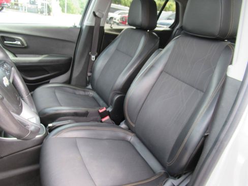 Certified 2018 Chevrolet Trax LT w/ Sun & Sound Package AWD/4WD image 20