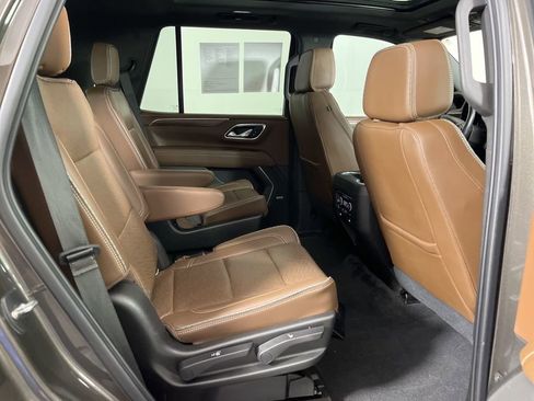 Used 2021 Chevrolet Tahoe High Country w/ Premium Package image 8