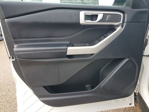 Used 2022 Ford Explorer XLT image 13