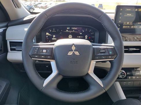 New 2026 Mitsubishi Outlander SE image 7