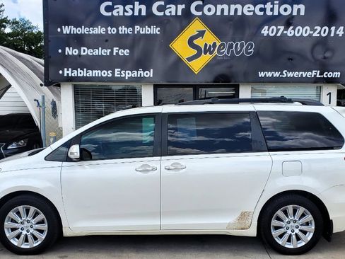 Used 2014 Toyota Sienna Limited w/ Limited Premium Package AWD/4WD image 9
