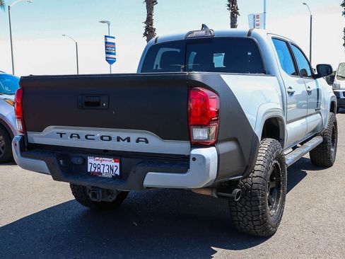 Used 2018 Toyota Tacoma TRD Sport w/ Technology Package RWD image 12