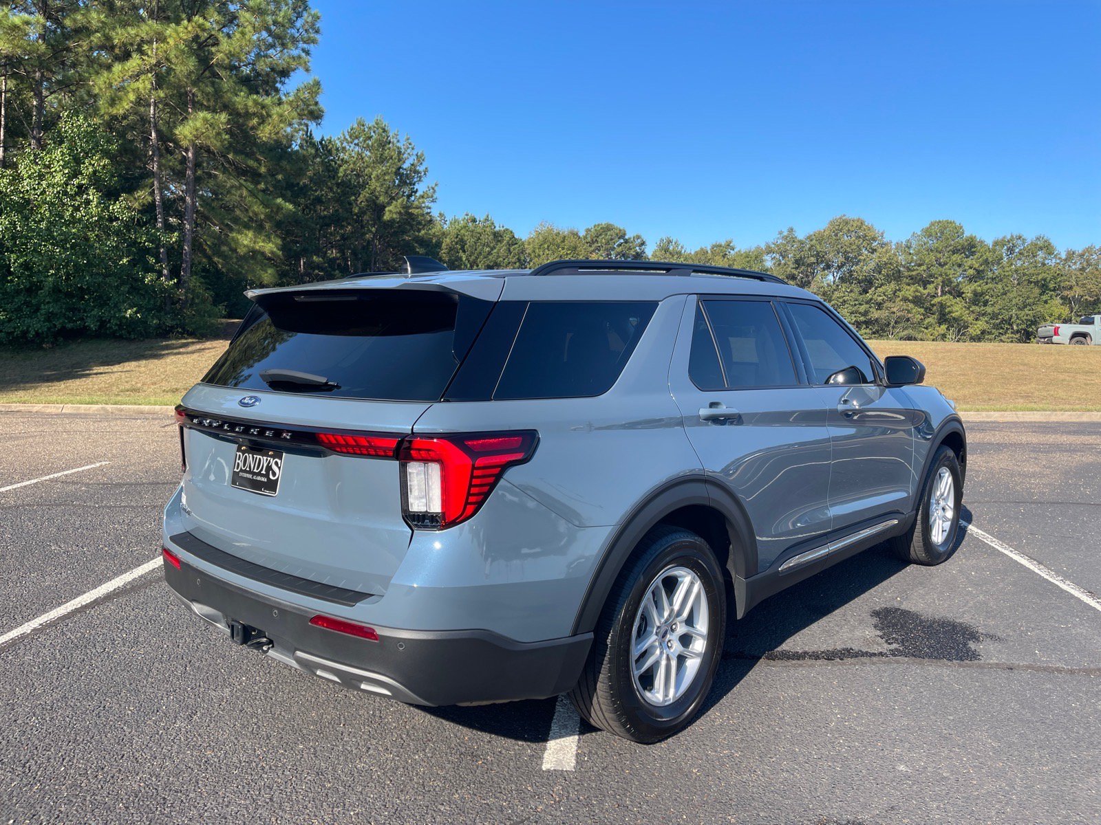 Used 2025 Ford Explorer Active w/ Active Comfort Package RWD image 17