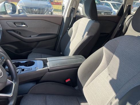 Used 2023 Nissan Rogue SV image 8