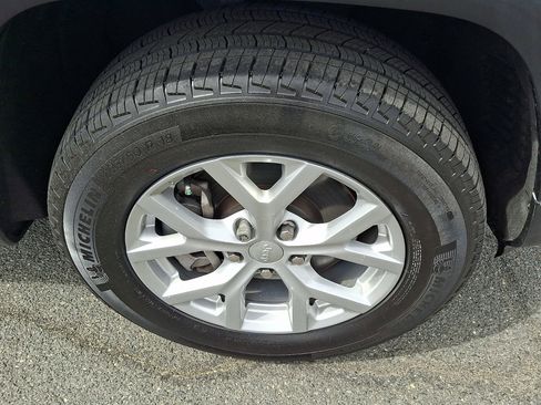 Used 2024 Jeep Grand Cherokee L Limited image 9