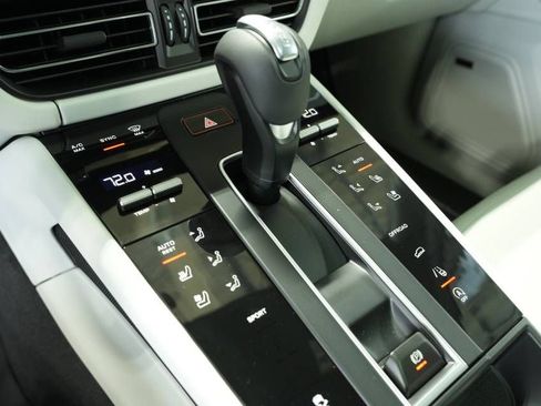 New 2026 Porsche Macan image 24