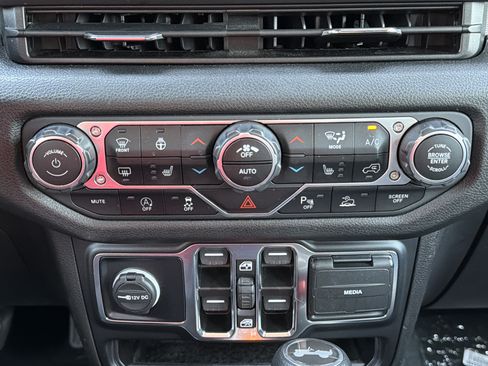 Used 2024 Jeep Wrangler Unlimited Sport AWD/4WD image 6