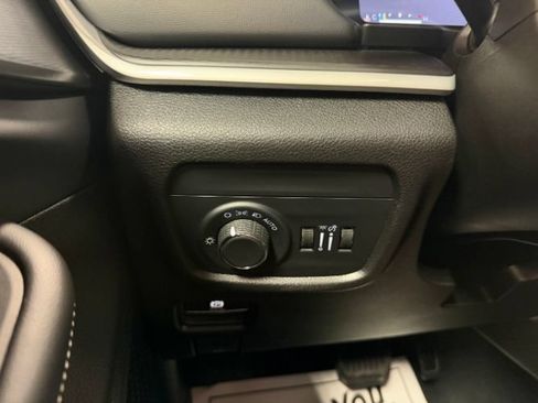 Used 2024 Jeep Grand Cherokee Altitude AWD/4WD image 19