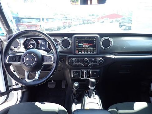 Used 2018 Jeep Wrangler Unlimited Sahara AWD/4WD image 18