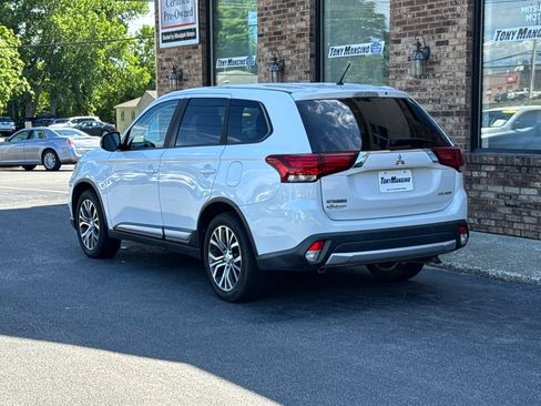 Used 2016 Mitsubishi Outlander ES FWD image 3