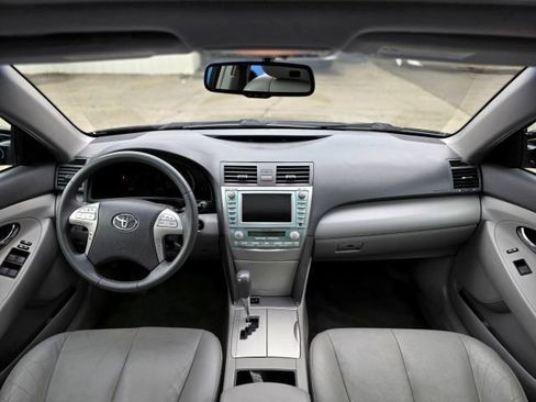 Used 2009 Toyota Camry XSE FWD image 5