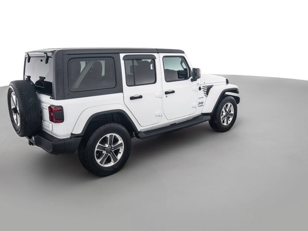Used 2018 Jeep Wrangler Unlimited Sahara AWD/4WD image 5