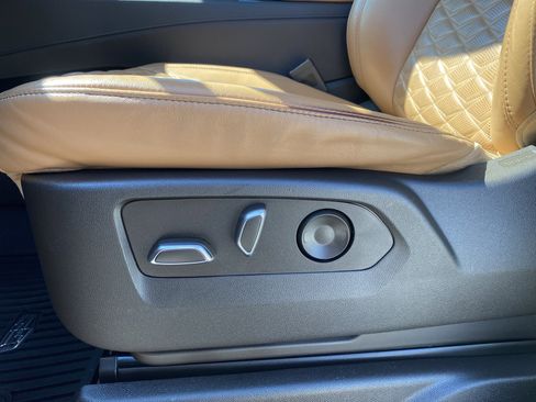 Used 2022 Cadillac Escalade ESV Sport w/ Touring Package image 21