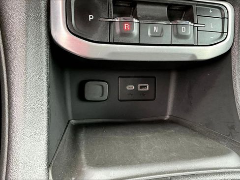 Used 2021 GMC Acadia SLE FWD image 16