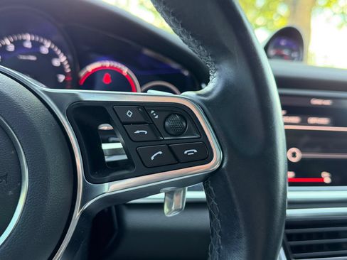 Used 2019 Porsche Panamera RWD image 23