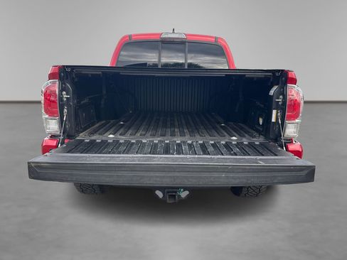 Used 2016 Toyota Tacoma Limited w/ Towing Package AWD/4WD image 11