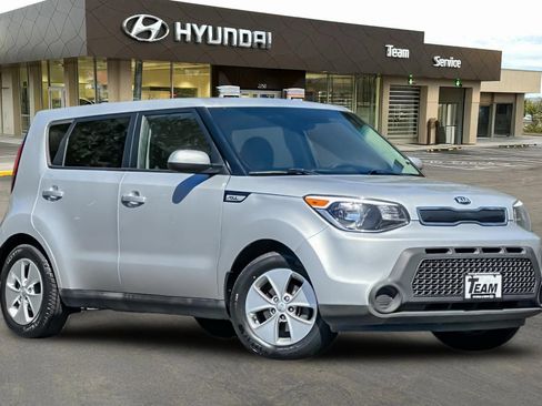 Used 2016 Kia Soul FWD image 2