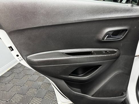 Used 2019 Chevrolet Trax LT w/ LT Convenience Package image 44