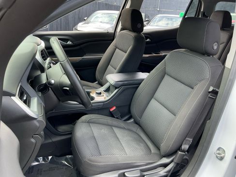 Used 2022 GMC Acadia SLE FWD image 18