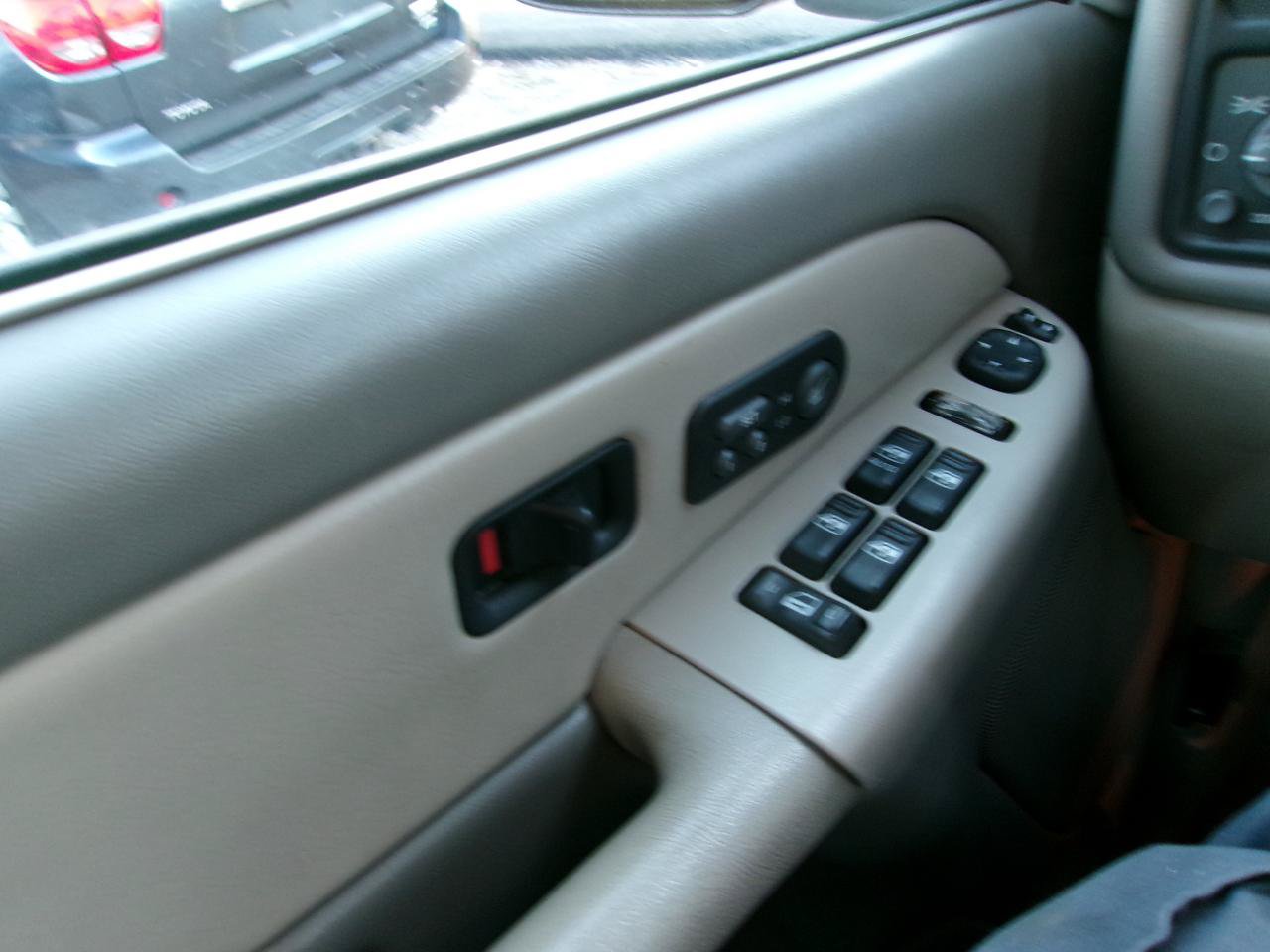 Used 2001 Chevrolet Suburban LT w/ LT Preferred Equipment Group RWD image 15