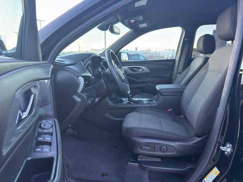 Used 2023 Chevrolet Traverse LT image 12