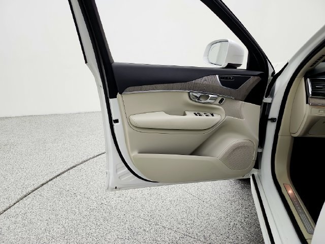 Certified 2025 Volvo XC90 T8 Plus w/ Protection Package Premier AWD/4WD image 30