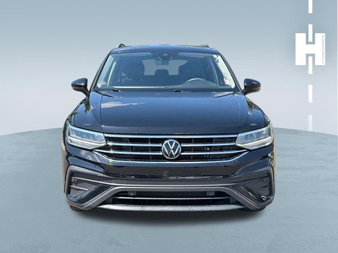 Used 2023 Volkswagen Tiguan SE FWD image 3