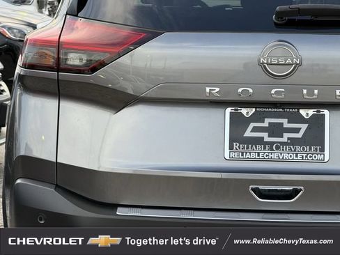 Used 2023 Nissan Rogue SV FWD image 9