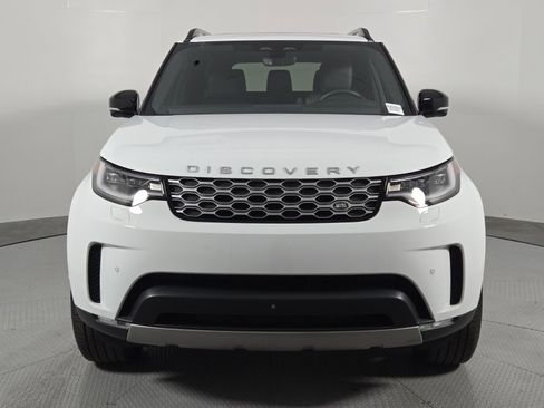 Used 2025 Land Rover Discovery S image 2