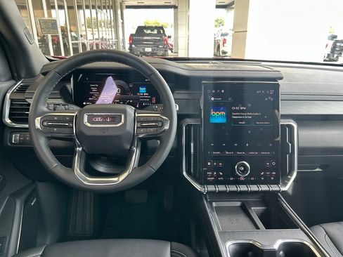 Used 2026 GMC Acadia Elevation w/ Elevation Premium Package FWD image 16