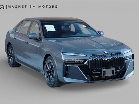 Used 2024 BMW 760i xDrive w/ Executive Package image 4