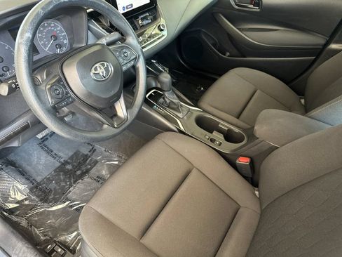 Used 2025 Toyota Corolla LE FWD image 9