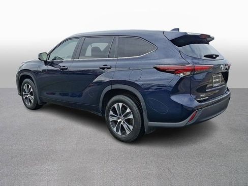Used 2024 Toyota Highlander XLE image 7