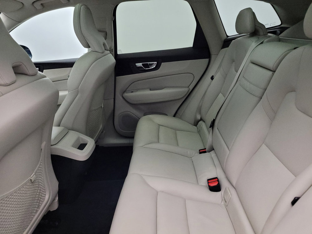 Used 2019 Volvo XC60 T5 Momentum w/ Premium Package AWD/4WD image 18