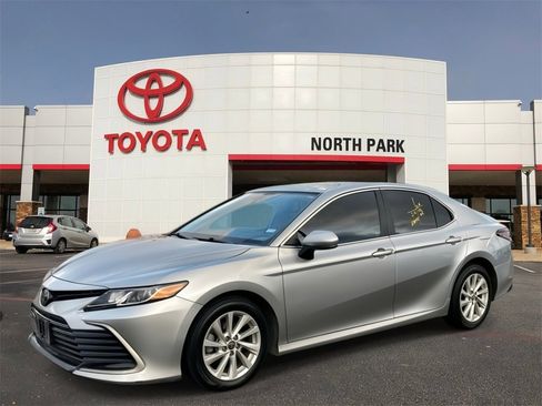 Used 2023 Toyota Camry LE image 1