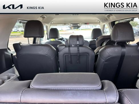 Used 2024 Kia Carnival LX FWD image 9