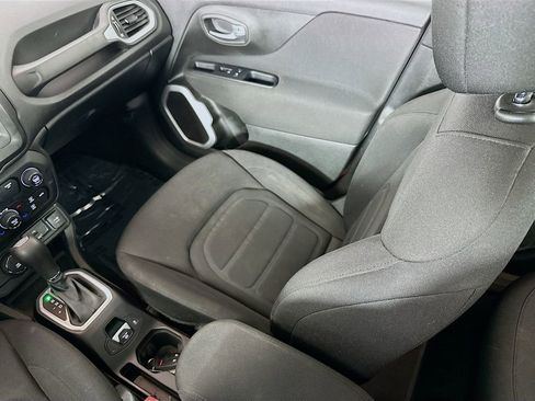 Used 2019 Jeep Renegade Latitude w/ Popular Equipment Group image 23