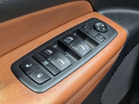 Used 2012 Jeep Grand Cherokee Overland Summit image 24