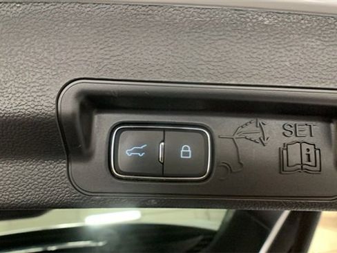 Used 2020 Ford Explorer XLT w/ Comfort Package image 24