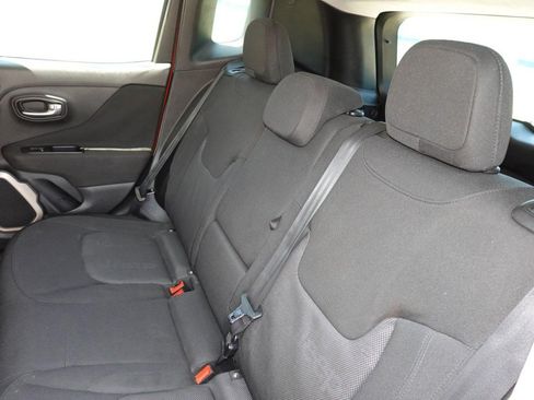 Used 2015 Jeep Renegade Latitude w/ Popular Equipment Group FWD image 17