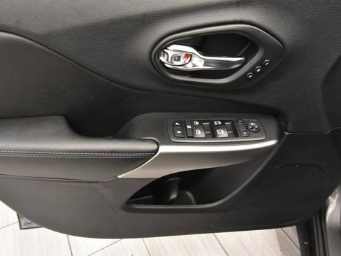 Used 2019 Jeep Cherokee High Altitude image 13