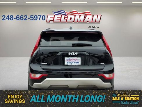 Used 2024 Kia Niro EX Touring image 7