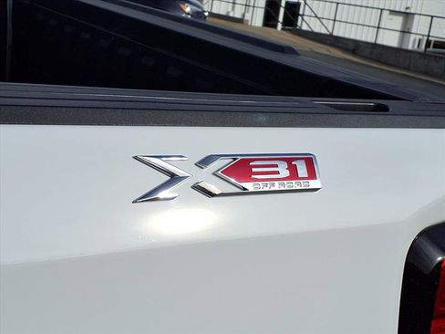 Used 2023 GMC Sierra 1500 SLT w/ SLT Premium Package image 5