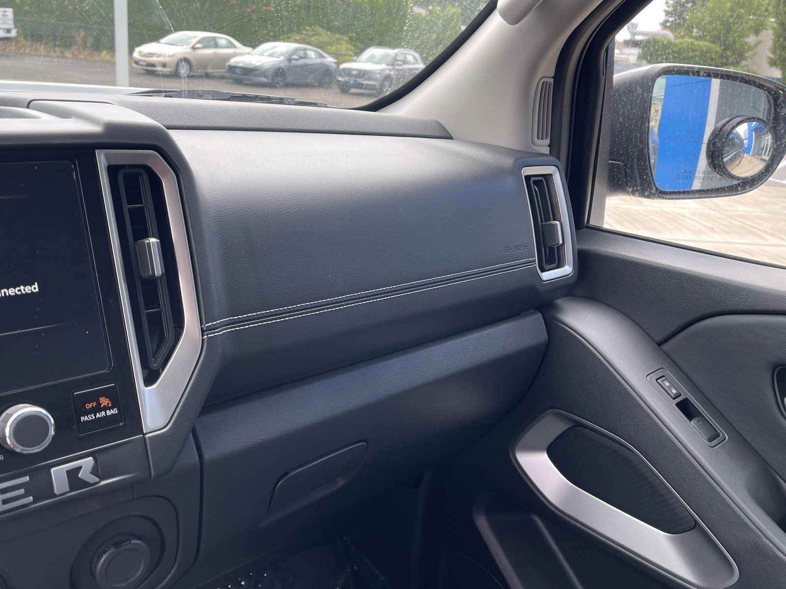 Used 2025 Nissan Frontier SV AWD/4WD image 25