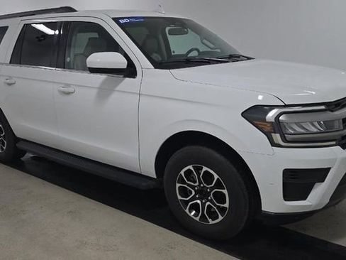 Used 2024 Ford Expedition Max XLT image 2