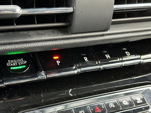 Used 2025 Lincoln Corsair FWD w/ Rear Removable Package Tray image 20