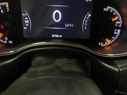 Used 2015 Jeep Grand Cherokee Overland RWD image 17