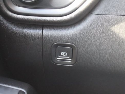 Used 2022 Chevrolet Silverado 2500 Custom w/ Custom Value Package image 21