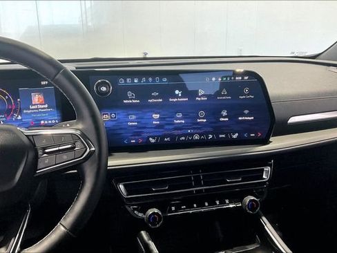 Used 2025 Chevrolet Traverse LT AWD/4WD image 9